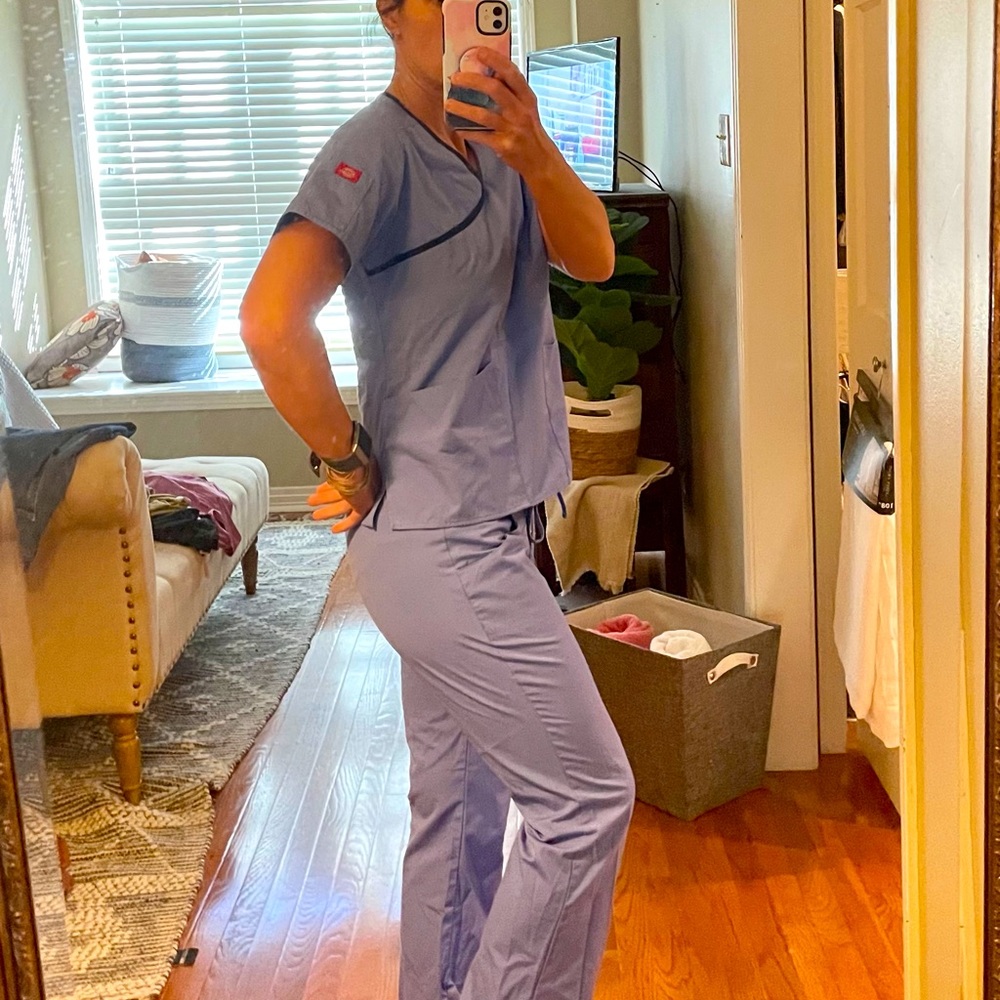 Dickies scrubs ceil blue sz medium top/bottom